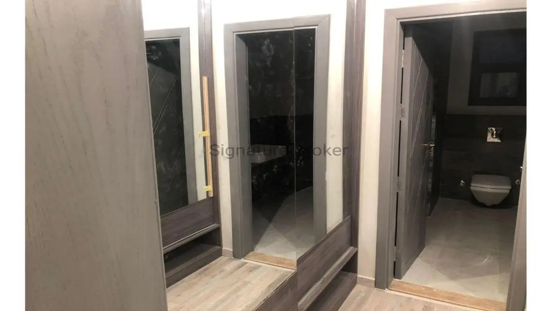 تاون هاوس للإيجار بميفيدا  مباني 280 م نص مفروش