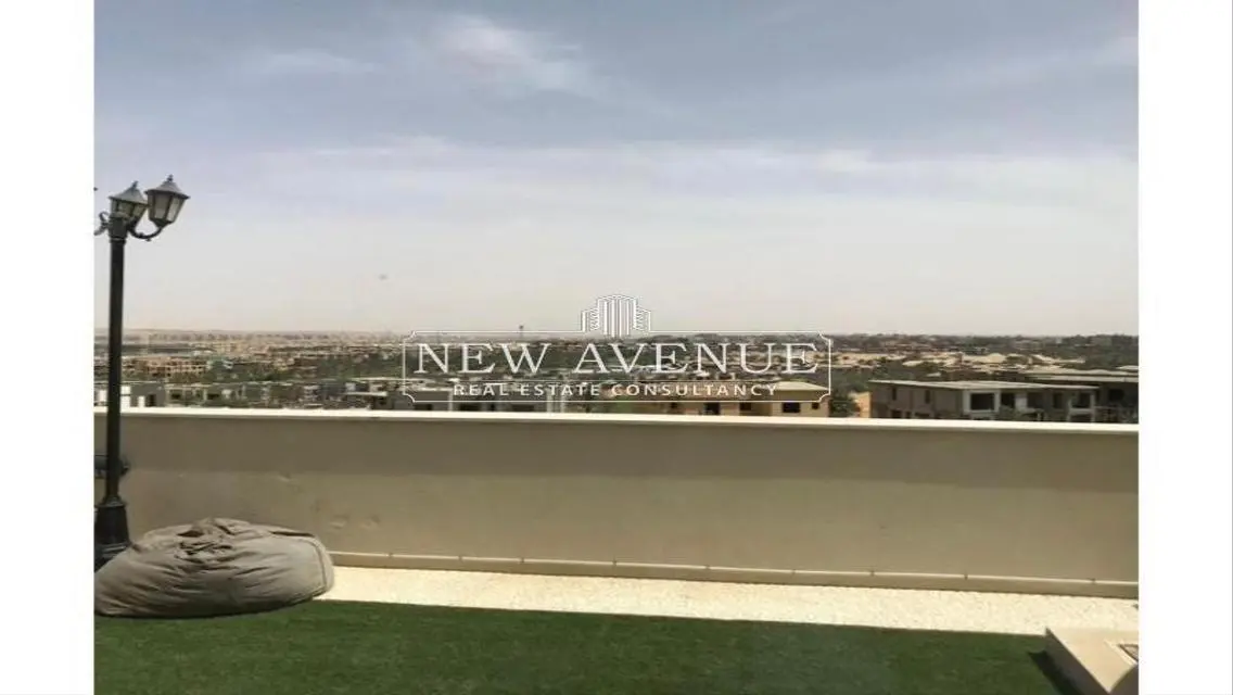 شقة فاخرة بمساحة كبيرة للإيجار