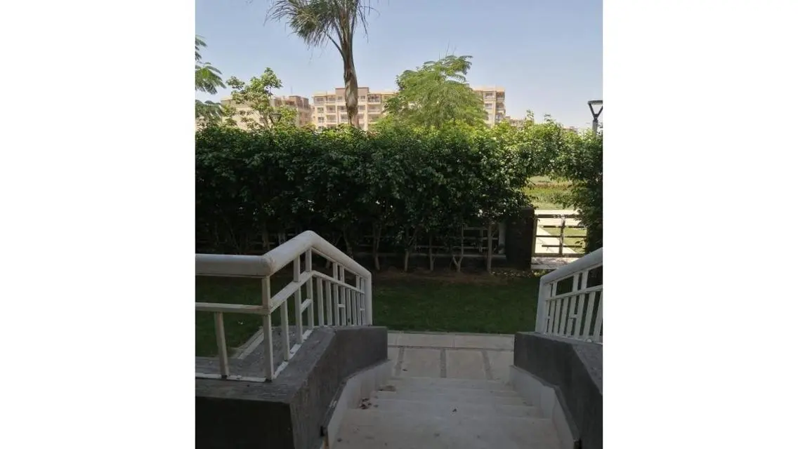 Stunning Apartment in B12 with Private Garden