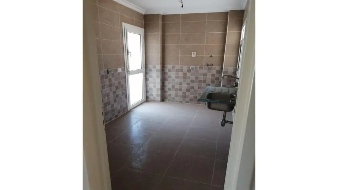 Stunning Apartment in B12 with Private Garden