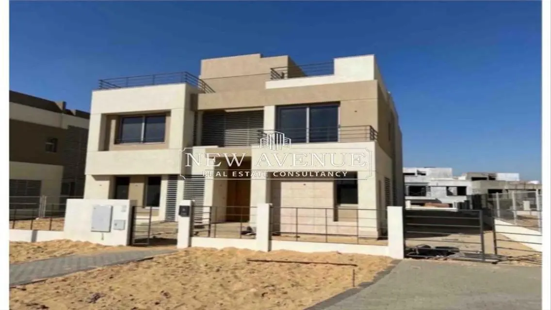 Delivered villa prime location in palm hills new cairo