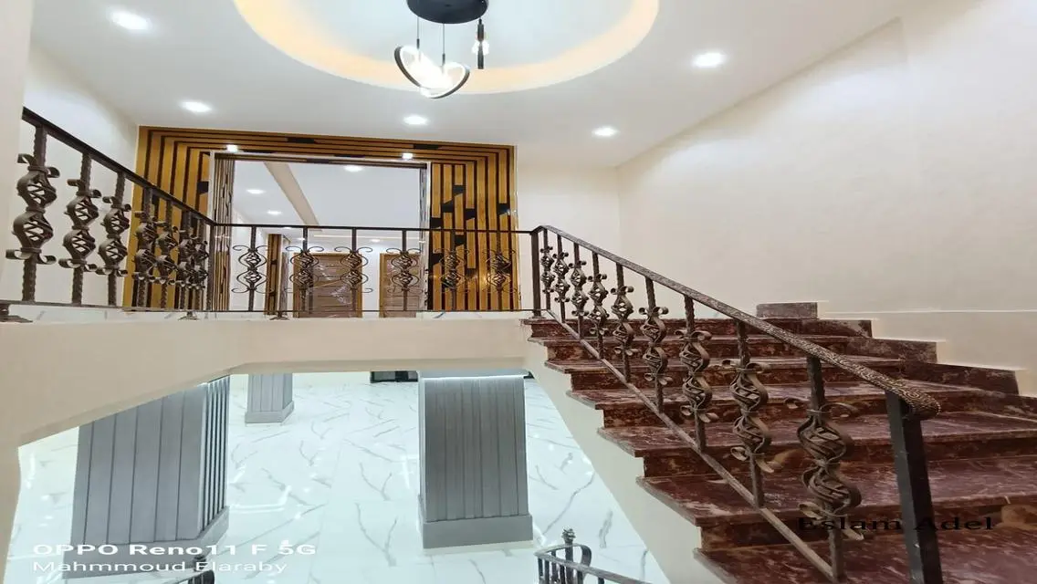 Luxurious House with Private Garden