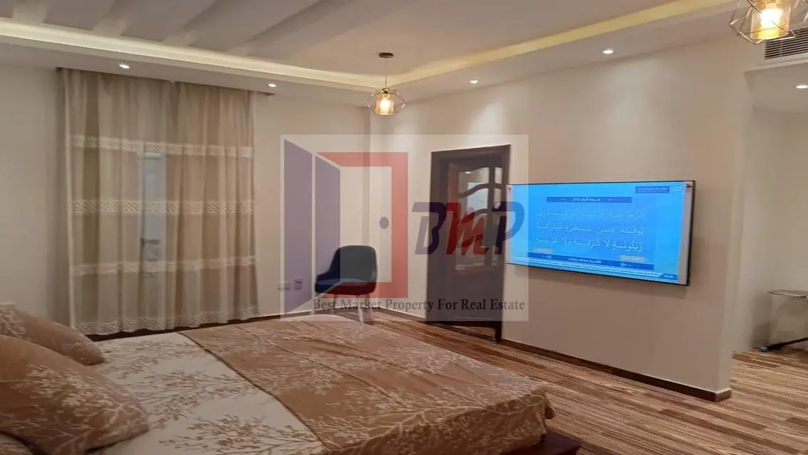 شقة فاخرة للإيجار بتسهيلات مميزة