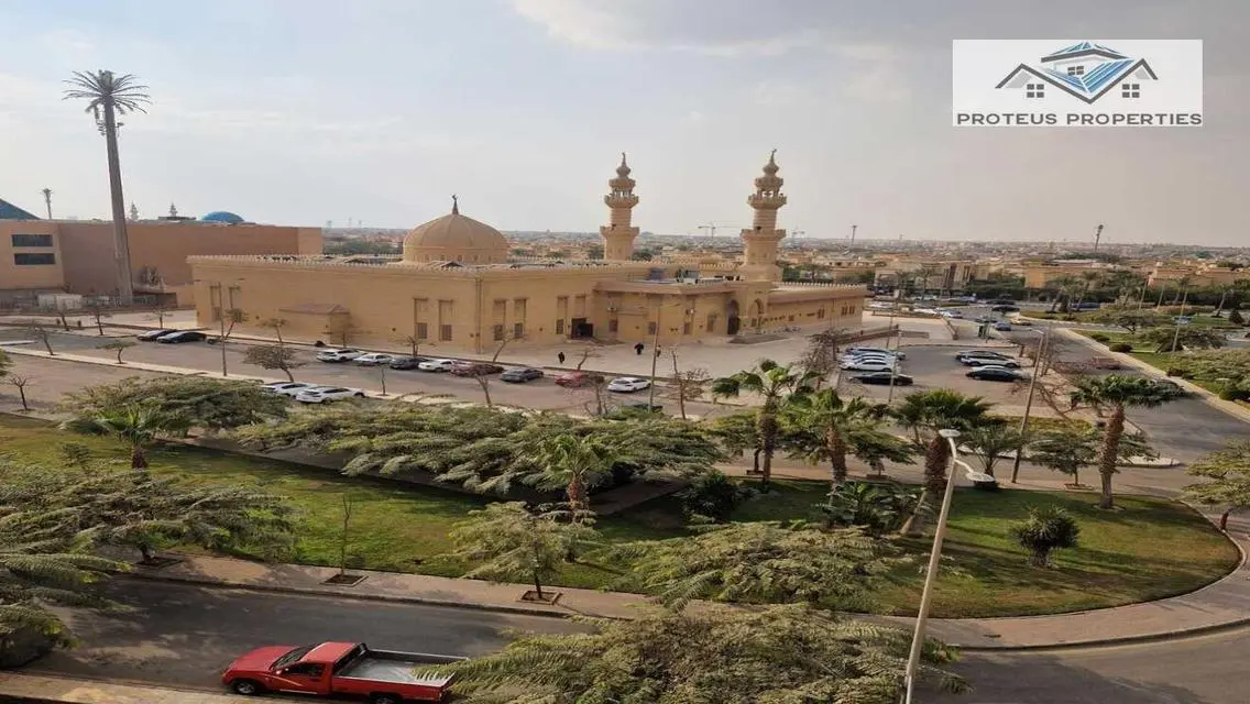شقة فاخرة للإيجار - 131 متر مع شرفة وحارس أمن