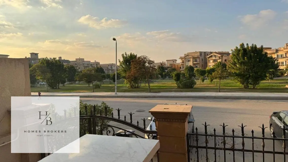 شقة فاخرة 3 غرف نوم للإيجار مطلة على بحيرات