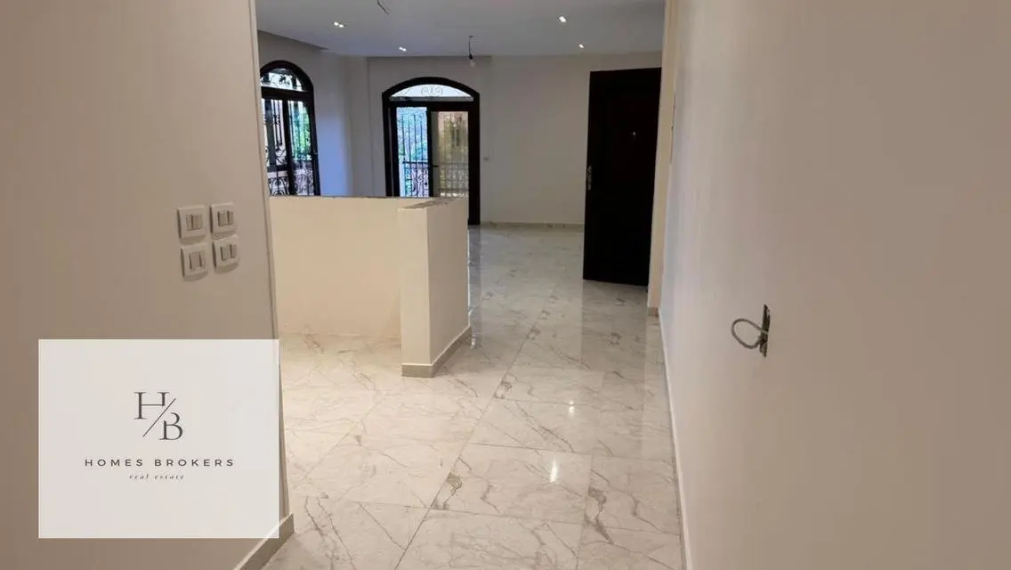 شقة فاخرة 3 غرف نوم للإيجار مطلة على بحيرات