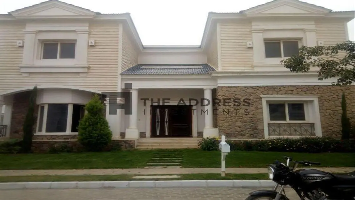 Luxury Villa with Spacious Area, Private Garden, and Pool