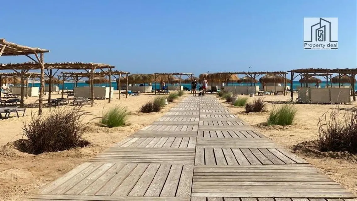 Outstanding Investment Opportunity in Lakeside Property