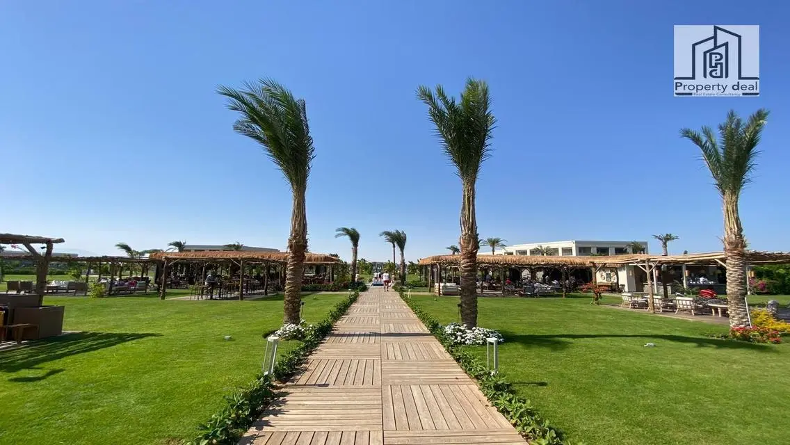 Outstanding Investment Opportunity in Lakeside Property