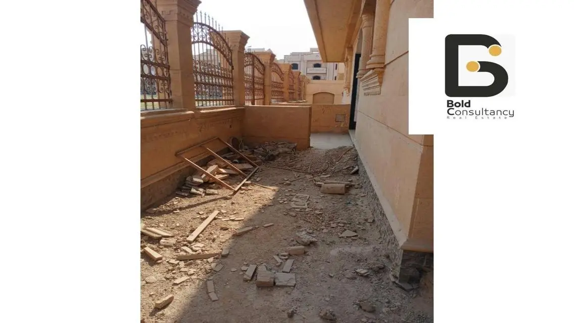 شقة فاخرة مع شرفة للبيع