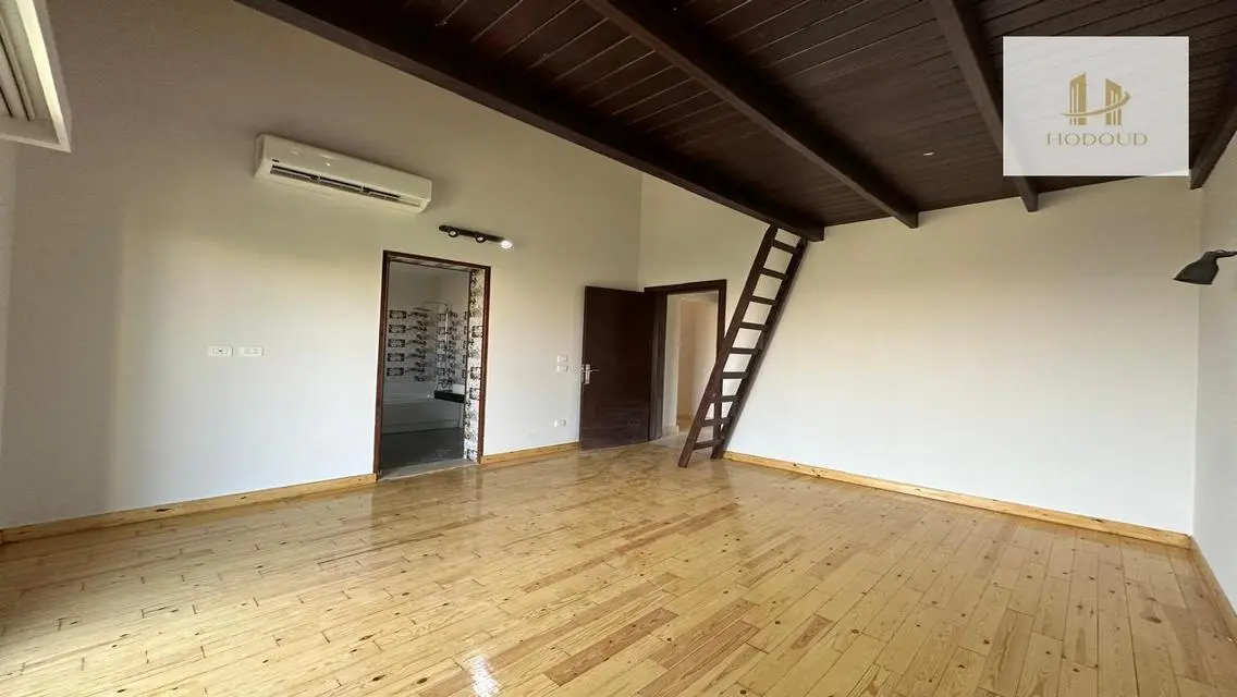 Luxury Villa on 3000 sqm in the Heart of the City