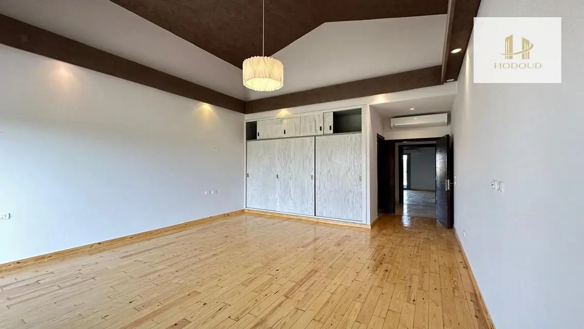 Luxury Villa on 3000 sqm in the Heart of the City