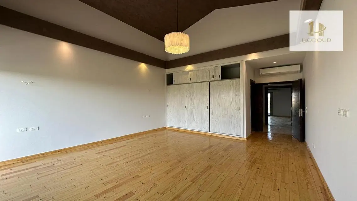 Luxury Villa on 3000 sqm in the Heart of the City