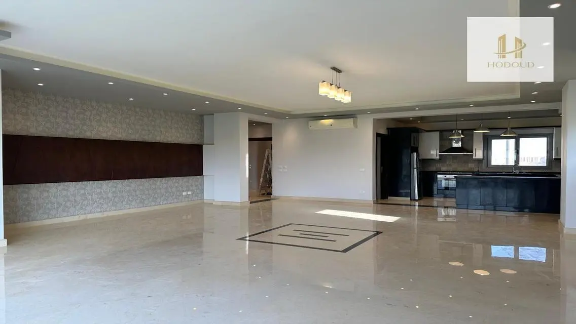 Luxury Villa on 3000 sqm in the Heart of the City