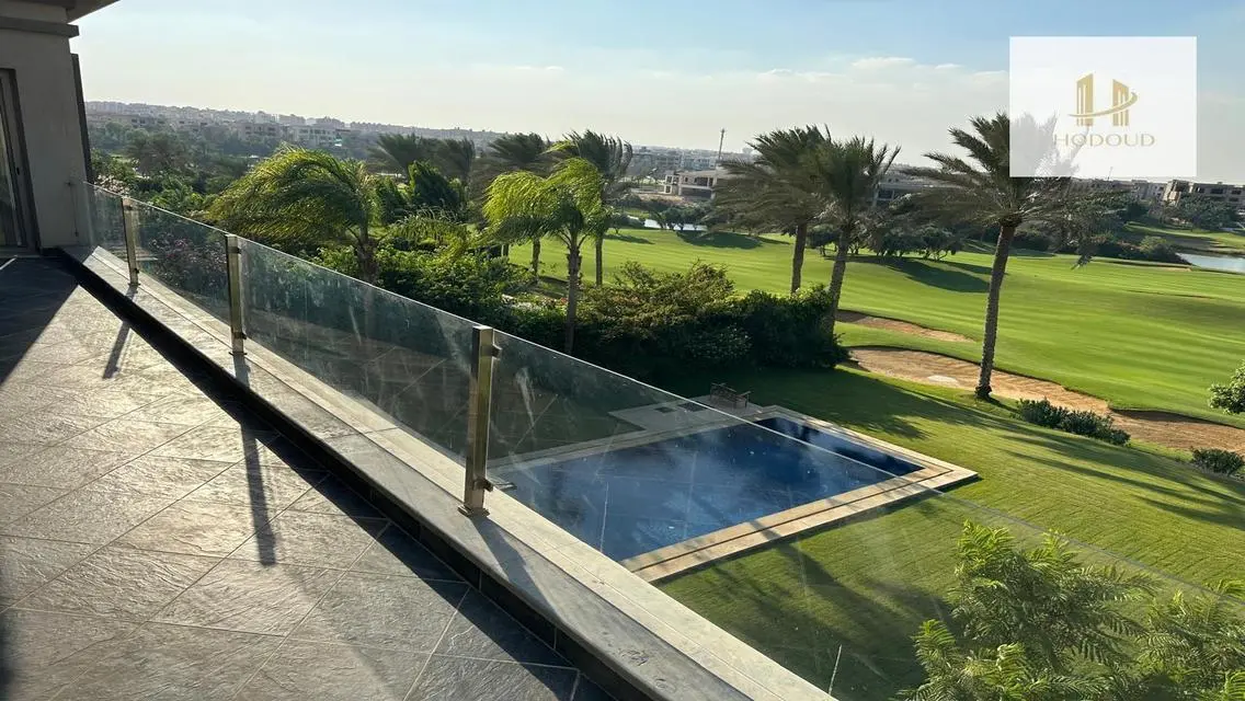 Luxury Villa on 3000 sqm in the Heart of the City