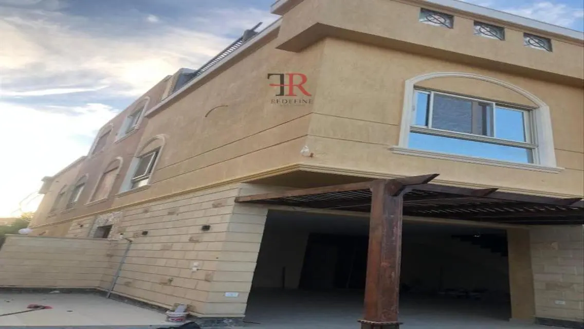 شقة فاخرة مع إطلالة على بحيرات - للبيع