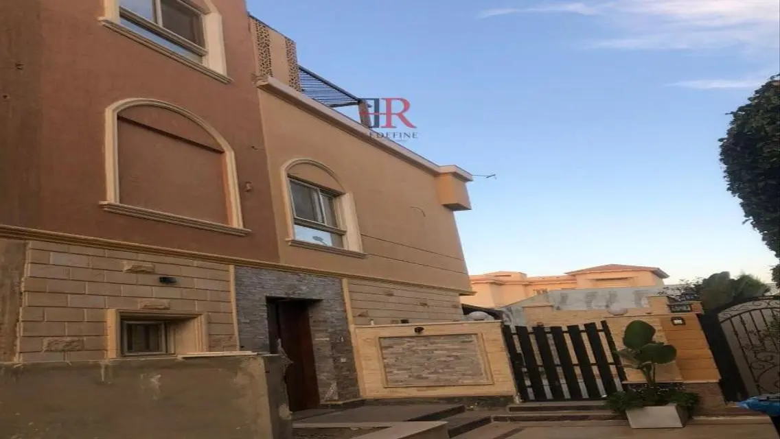 شقة فاخرة مع إطلالة على بحيرات - للبيع