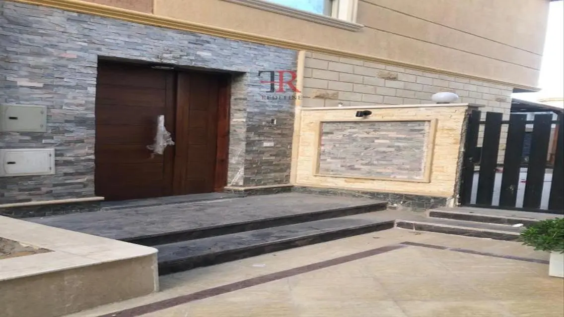 شقة فاخرة مع إطلالة على بحيرات - للبيع