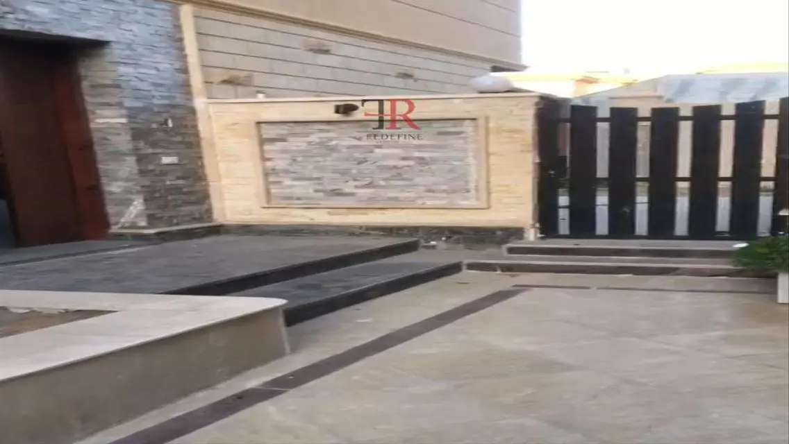 شقة فاخرة مع إطلالة على بحيرات - للبيع