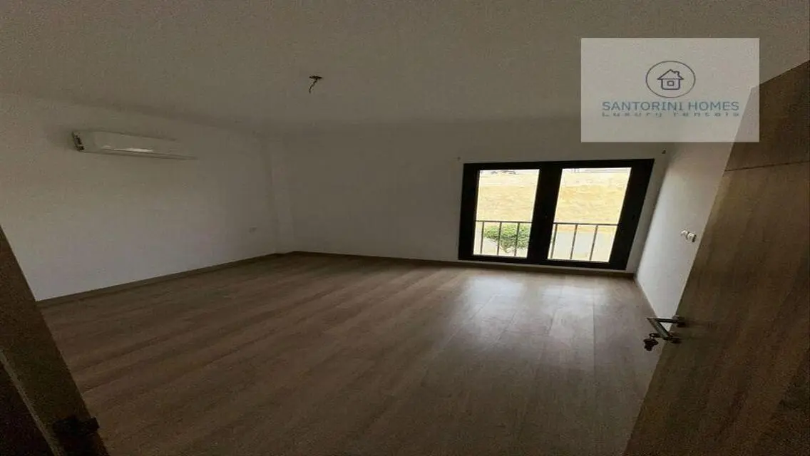 Luxury Apartment for Rent in Santorini with Stunning Views