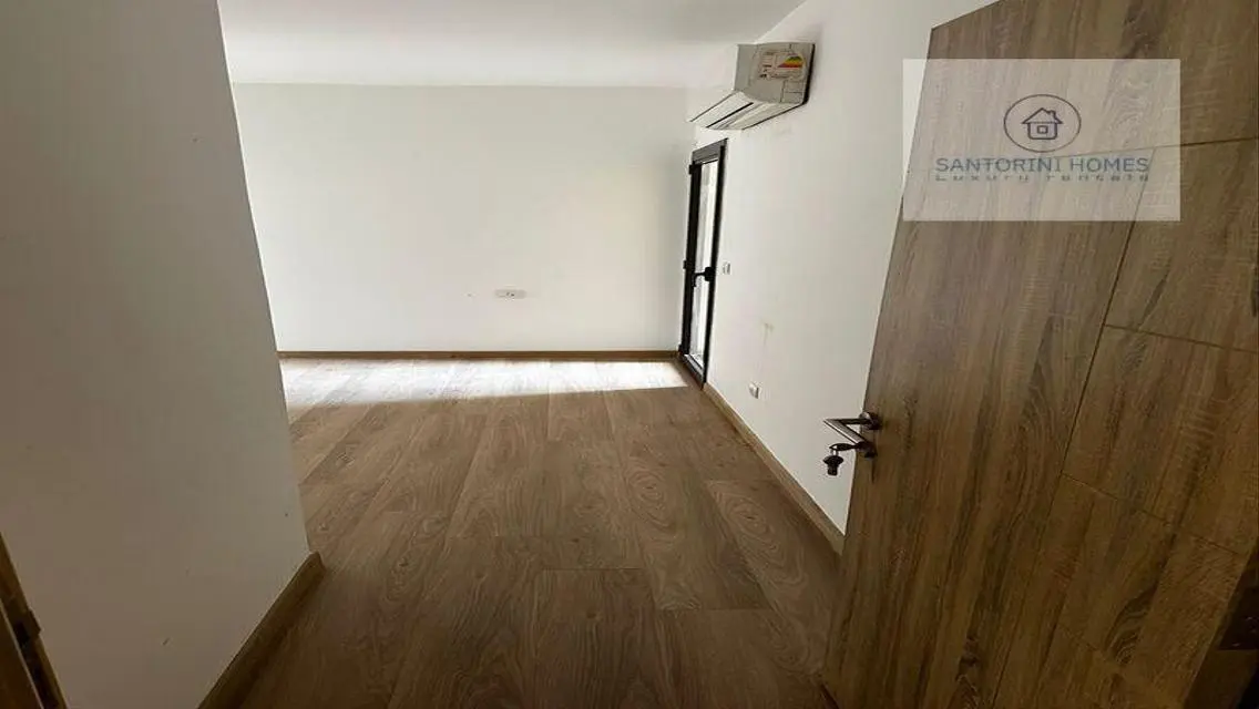 Luxury Apartment for Rent in Santorini with Stunning Views