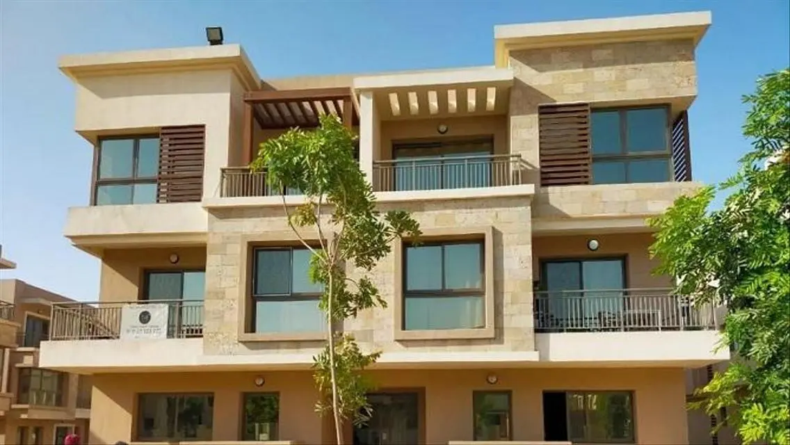فيلا فاخرة للبيع بمساحة واسعة وإطلالة رائعة