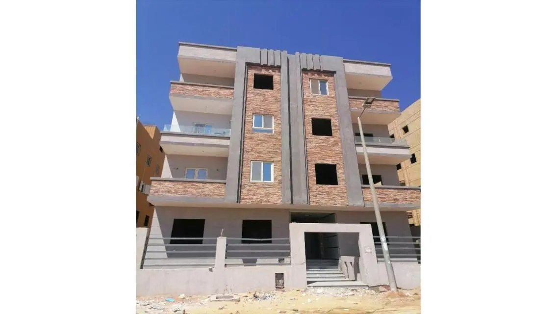 Luxurious Property with Private Garden and Security Guard
