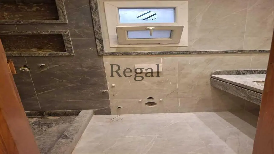 شقة مميزة بموقع رائع وإطلالة ساحرة للبيع