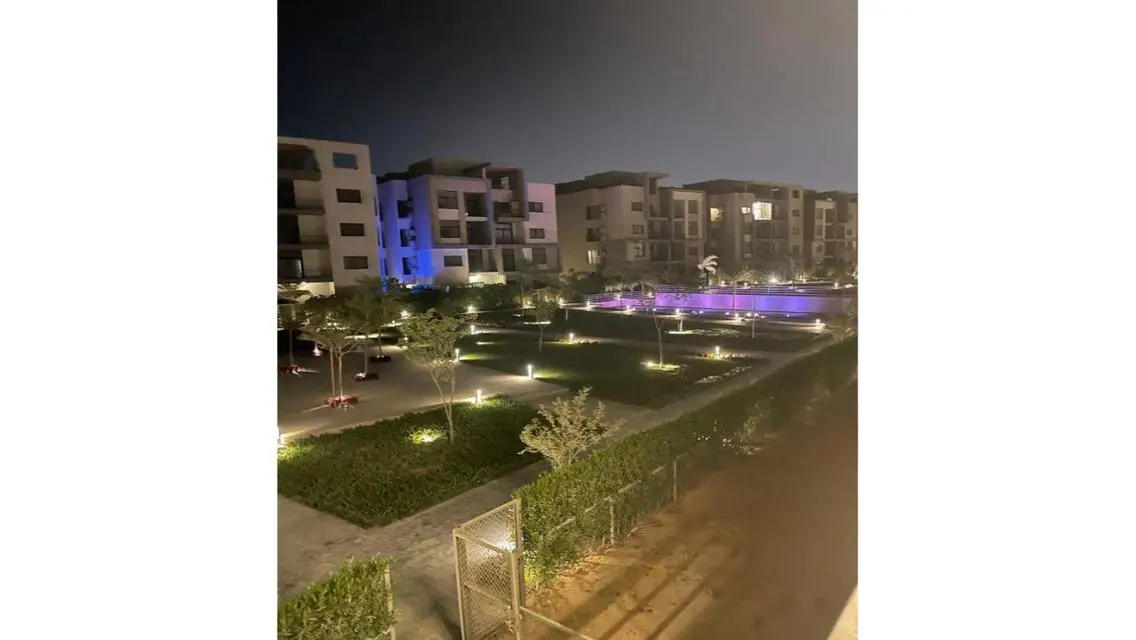 شقة فاخرة في كومباوند فيفث سكوير