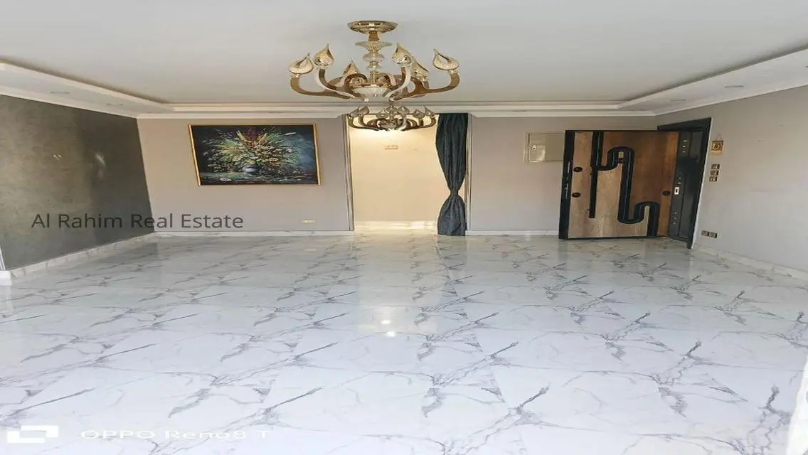 شقة فاخرة بمساحة 800 متر للبيع