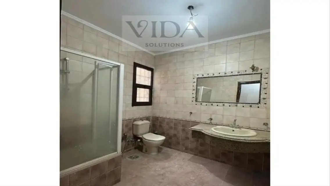 شقة فاخرة للبيع بمساحة واسعة