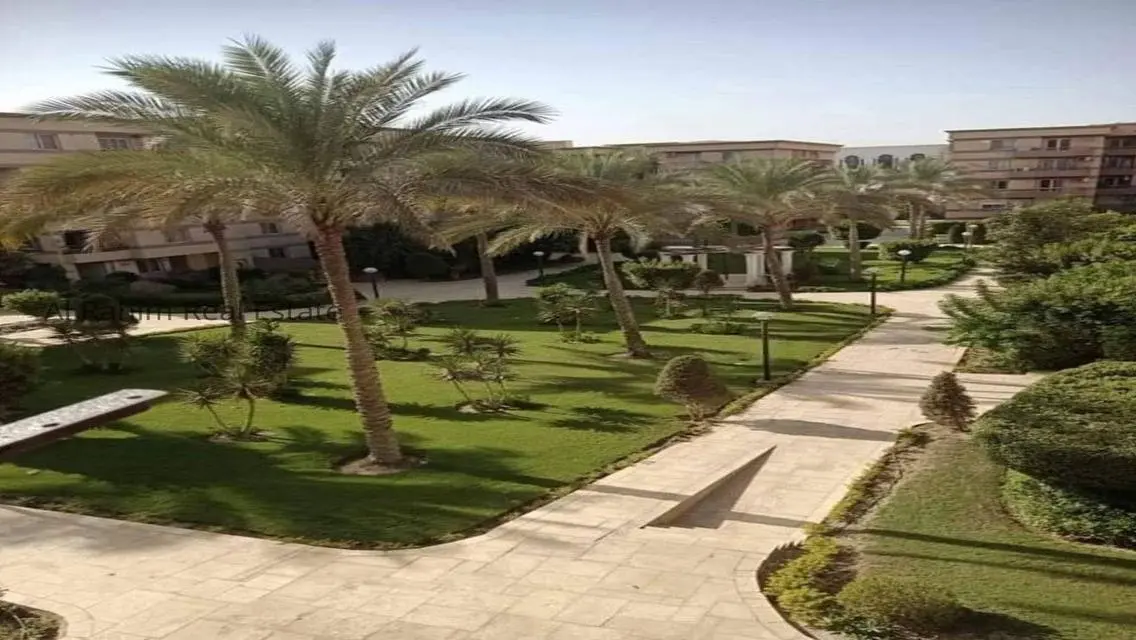 شقة فاخرة للبيع بمساحة واسعة في نورهين