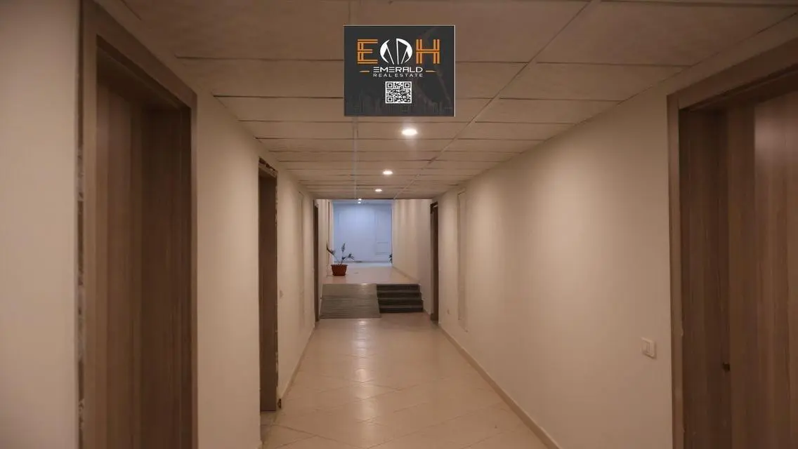 Luxury Apartment with Waterfront View - A Blend of Comfort and Elegance