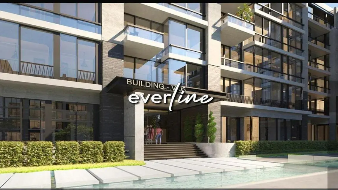 Luxurious Villa with Stunning Waterway View