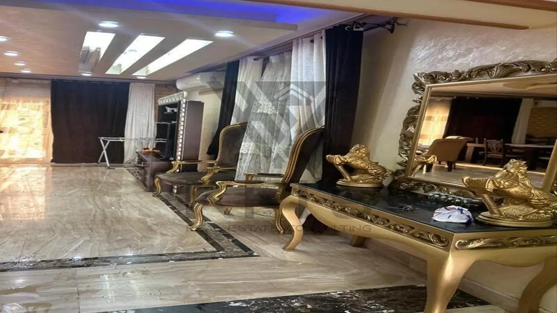 فيلا فاخرة للبيع بمساحة 530 متر في موقع متميز