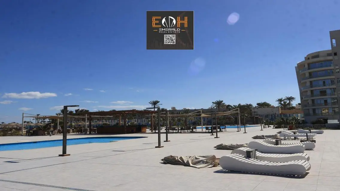 Luxury Living Unit with Spacious Area