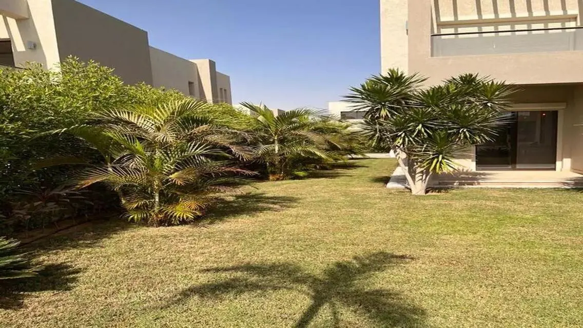 شقة فاخرة بمواجهة بحيرة كريستال - مباشرة على الواجهة الأولى