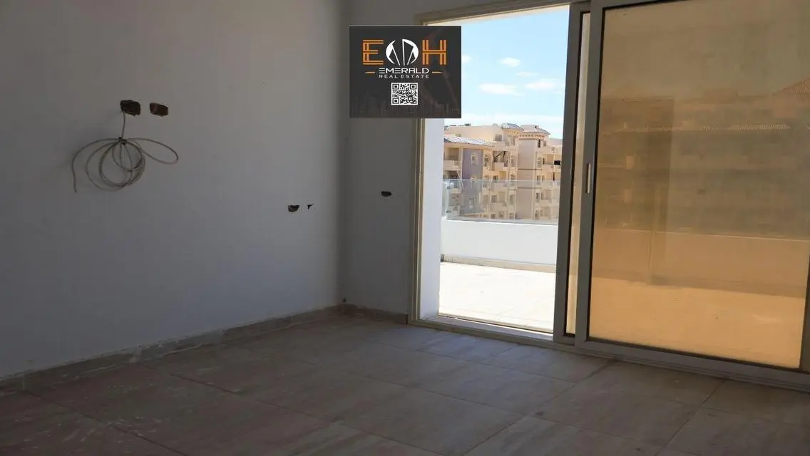 شقة فاخرة بمساحة 1300 متر للبيع