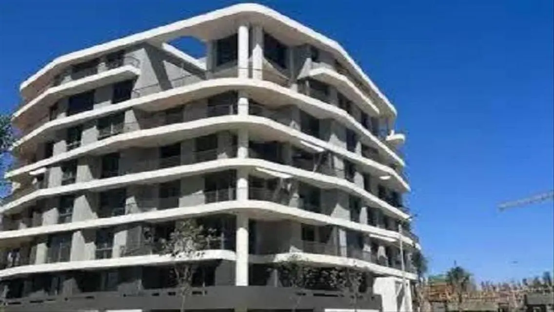 Luxury Apartment in R7 South with Garden and Pool