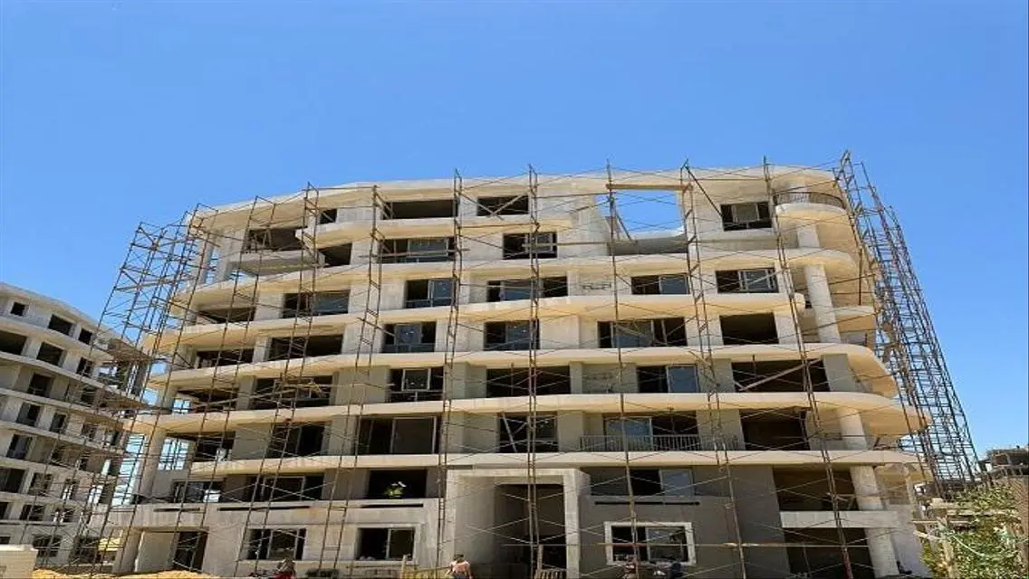 Luxury Apartment in R7 South with Garden and Pool