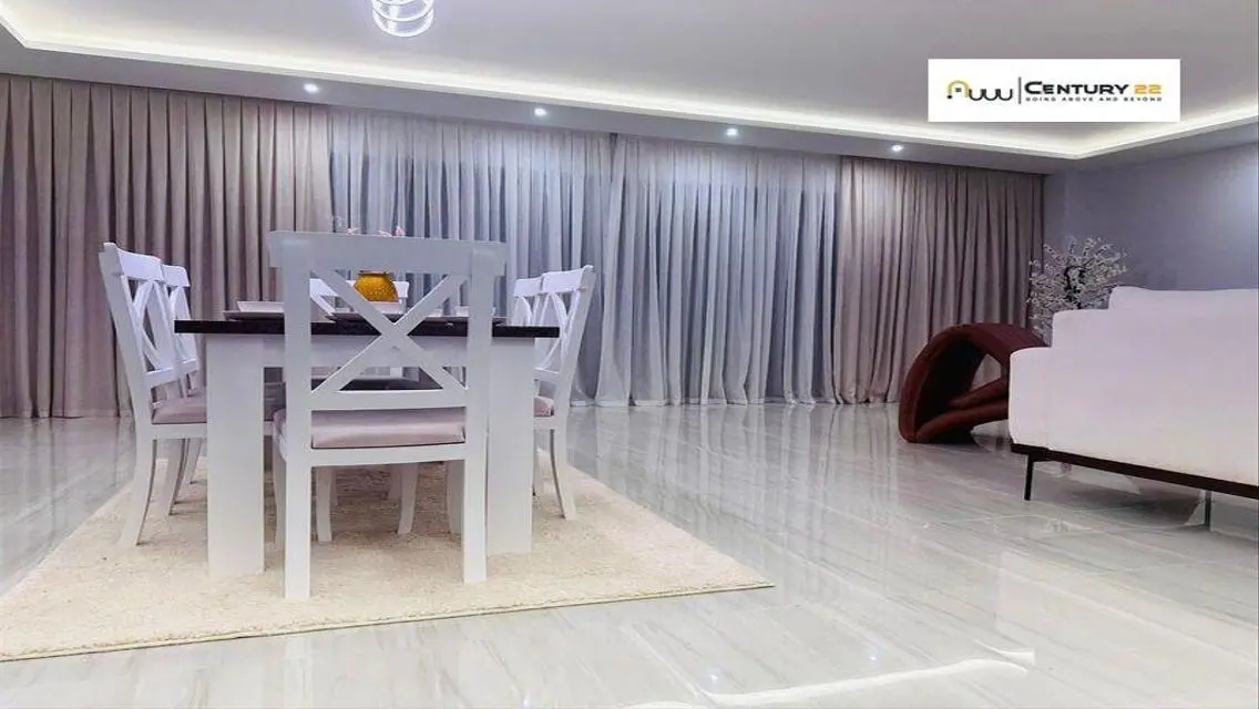 Luxury Apartment in Golden Square Gardens
