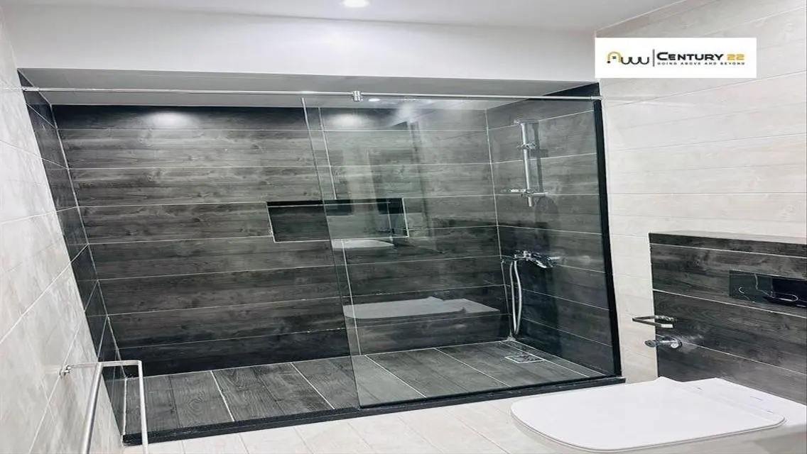 Luxury Apartment in Golden Square Gardens