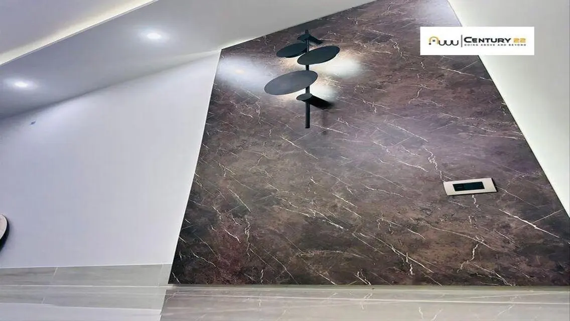 Luxury Apartment in Golden Square Gardens