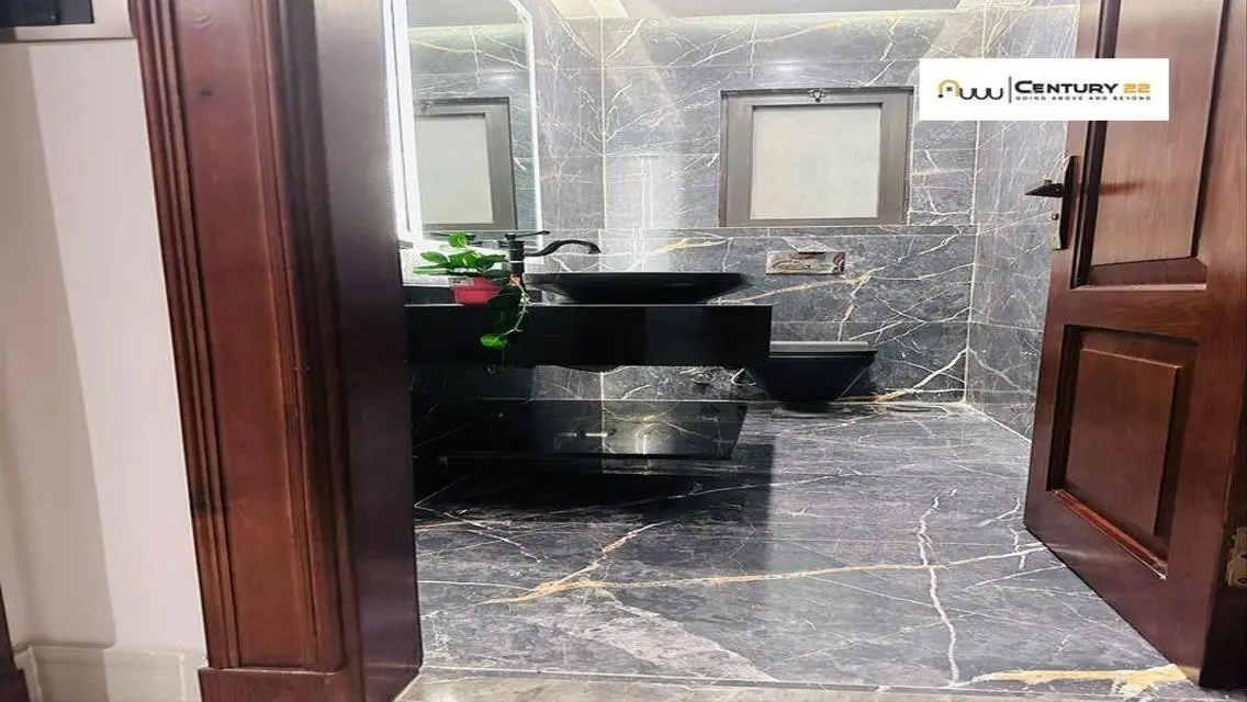 Luxury Apartment in Golden Square Gardens
