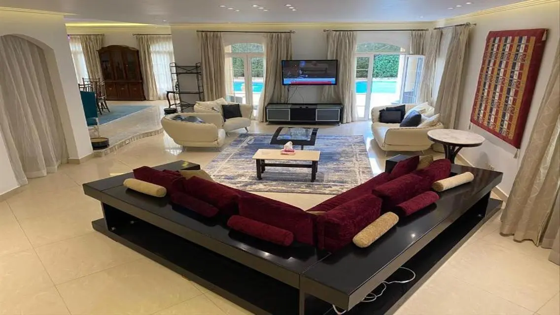 Luxurious Villa with Stunning Views and Private Garden