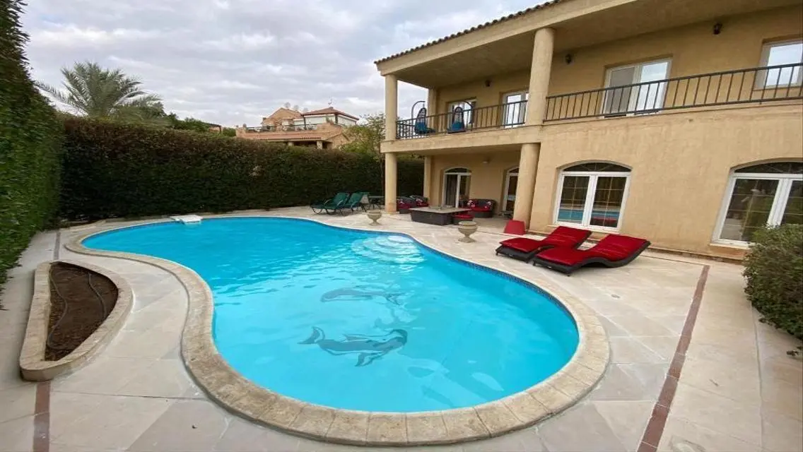 Luxurious Villa with Stunning Views and Private Garden