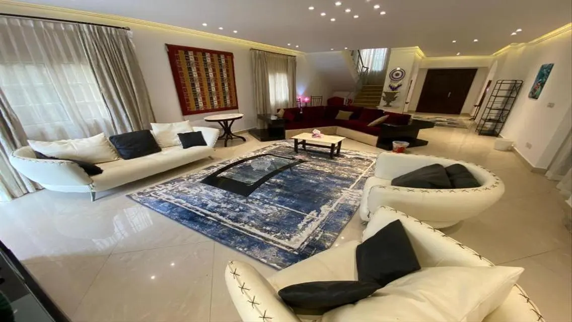 Luxurious Villa with Stunning Views and Private Garden