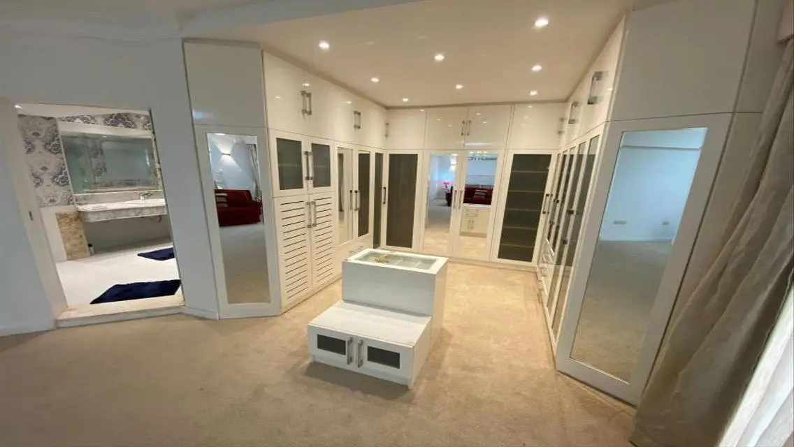 Luxurious Villa with Stunning Views and Private Garden