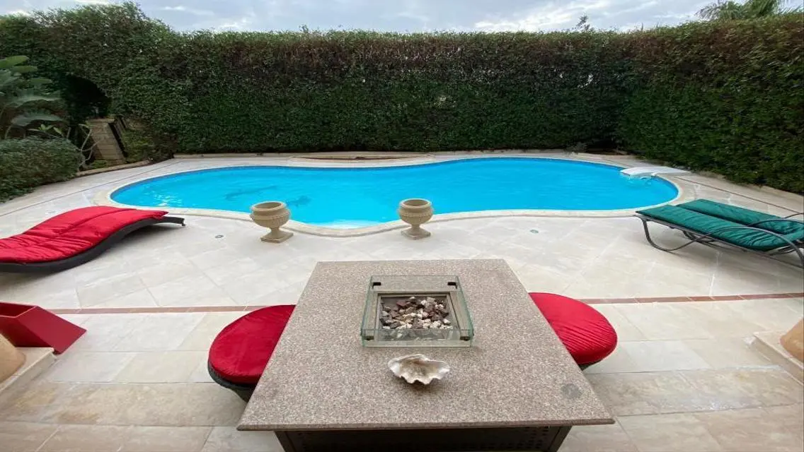 Luxurious Villa with Stunning Views and Private Garden