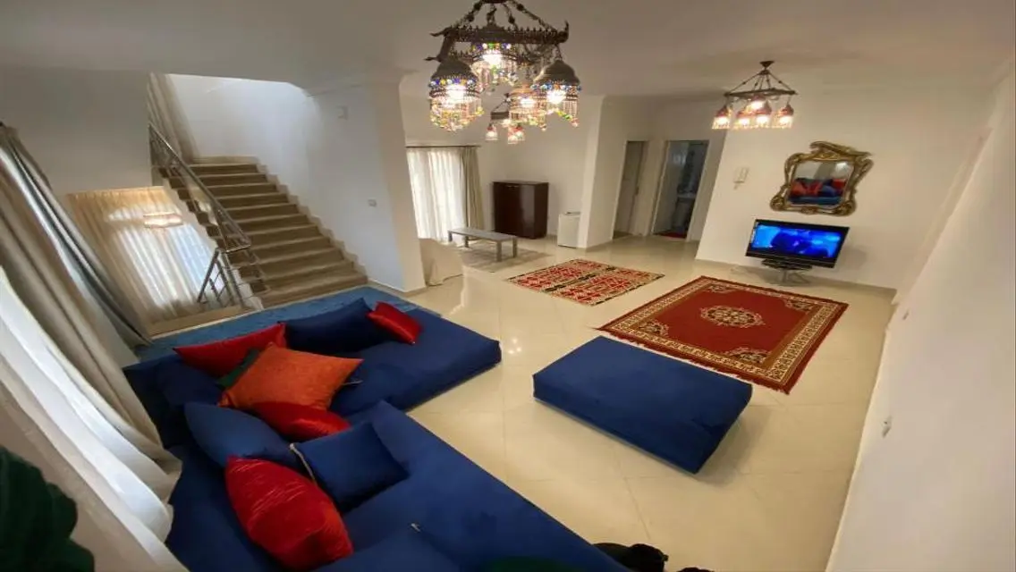 Luxurious Villa with Stunning Views and Private Garden